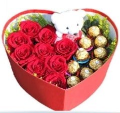 Kalp içerisinde 9 gül 9 çikolata ve ayıcık Ankara internetten çiçek siparişi